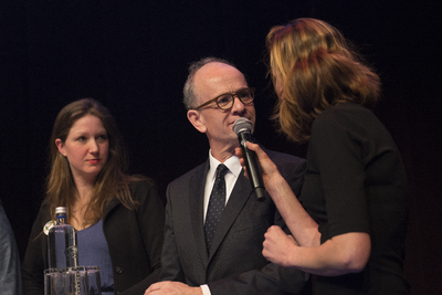 970732 Afbeelding van fractievoorzitter Henk van Deún van de Partij voor Vrijheid tijdens de uitslagenavond van de ...